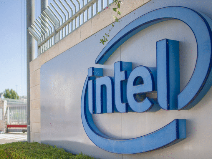 SoftBank investit 2 milliards de dollars dans Intel : un tournant stratégique pour l’industrie des semi-conducteurs